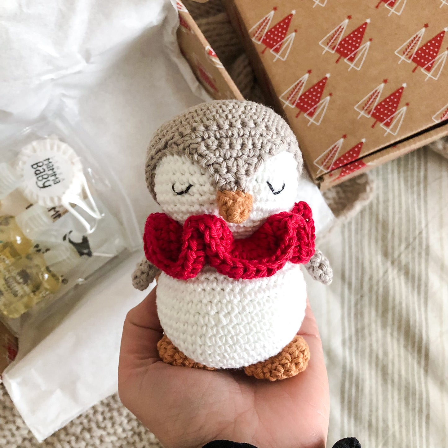 AMIGUmaMI Christmas Box Pinguino Red