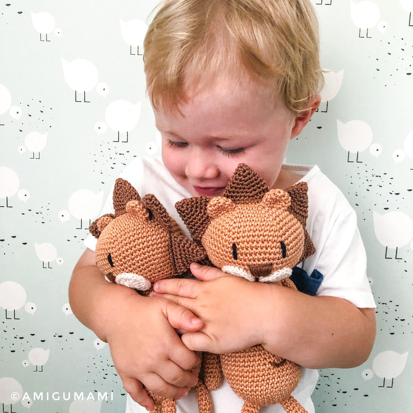 Leone amigurumi con cuore ricamato